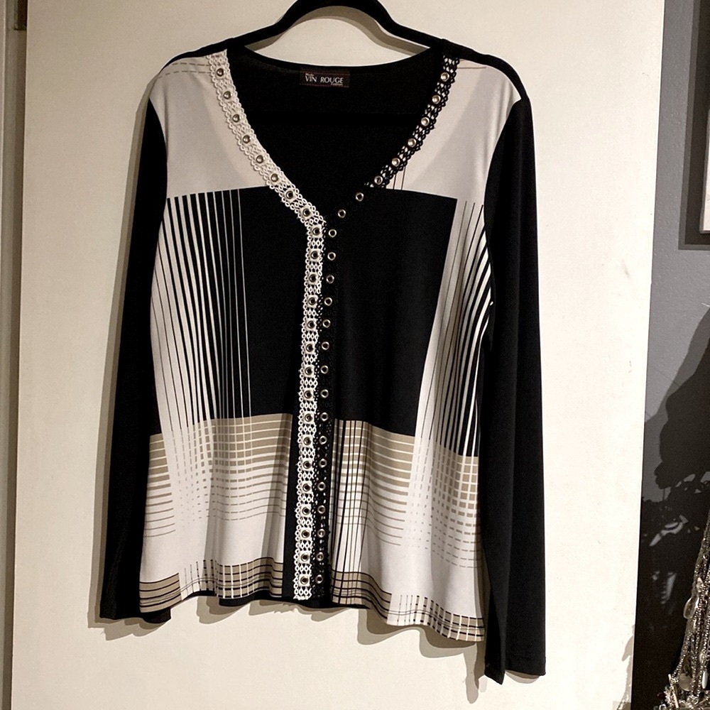 $13🔥VIN ROUGE Black & Cream Top w/ Crochet Look Trim & Silver Metal Grommets!!!